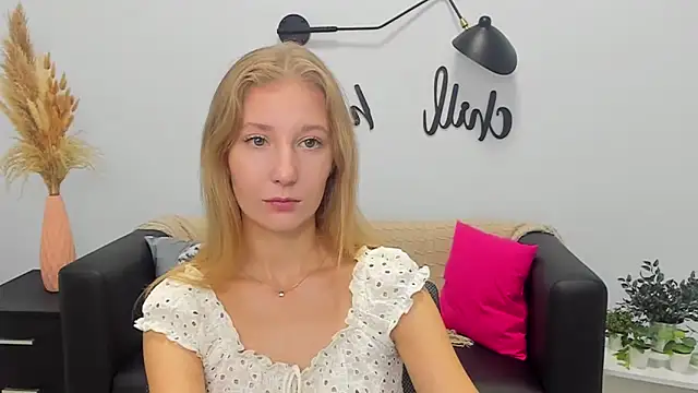 Snapshot of LolaWilsons chatting on September 13, 2025, 8:14 am LolaWilsons online show from September 13, 2025, 8:14 am