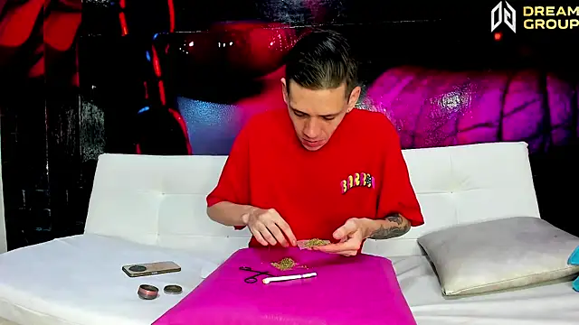 SlimLoves online show from December 14, 2025, 10:58 pm