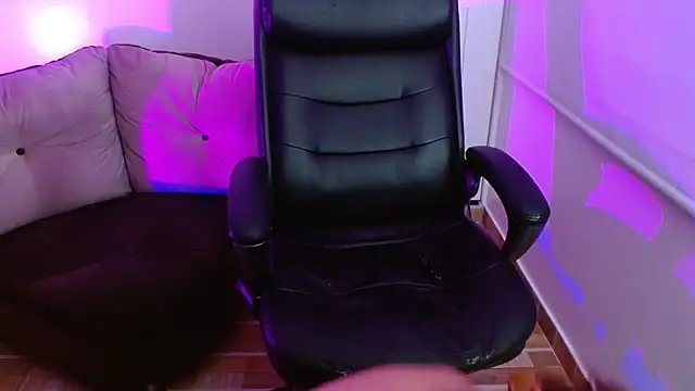 Snapshot of milfrousse chatting on February 9, 2026, 10:19 am milfrousse online show from February 9, 2026, 10:19 am