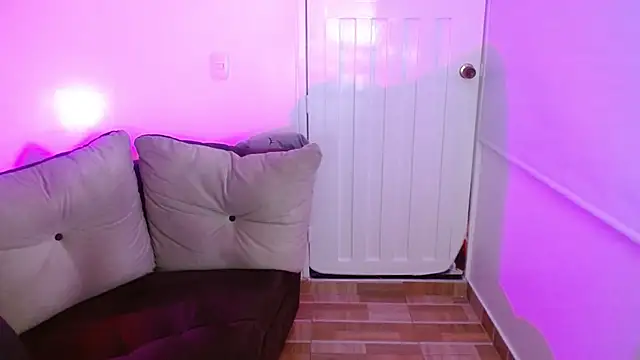 Snapshot of milfrousse chatting on February 16, 2026, 10:11 am milfrousse online show from February 16, 2026, 10:11 am