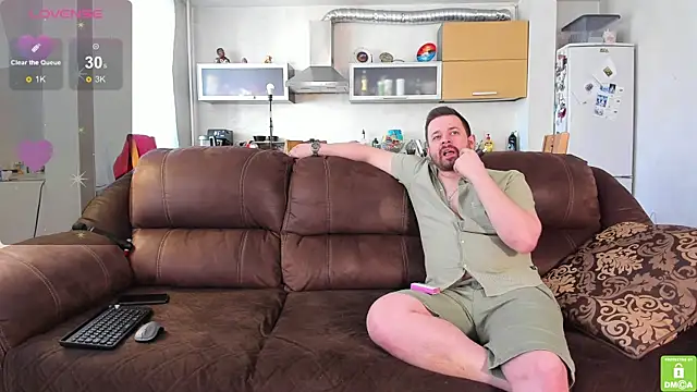 NikkiNSerdron online show from April 9, 2026, 3:39 am