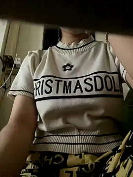 Tuongvy05 online show from November 3, 2025, 1:19 am