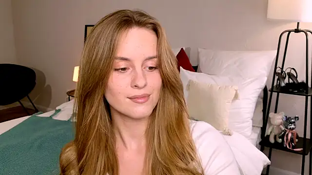 RozzitaBedberry online show from September 11, 2025, 1:11 pm