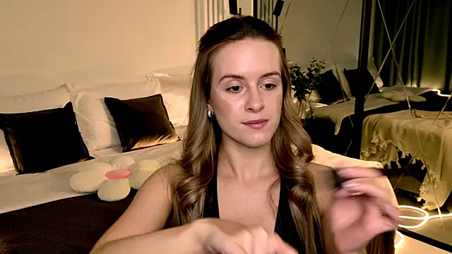 RozzitaBedberry online show from April 4, 2026, 12:35 pm