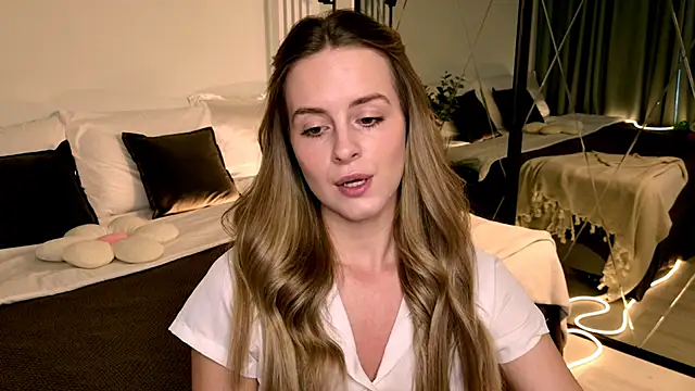 RozzitaBedberry online show from April 7, 2026, 1:11 pm