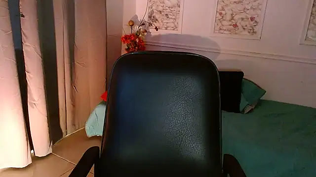 Snapshot of Susana_hank2 chatting on March 6, 2025, 10:47 pm Susana hank2 online show from March 6, 2025, 10:47 pm