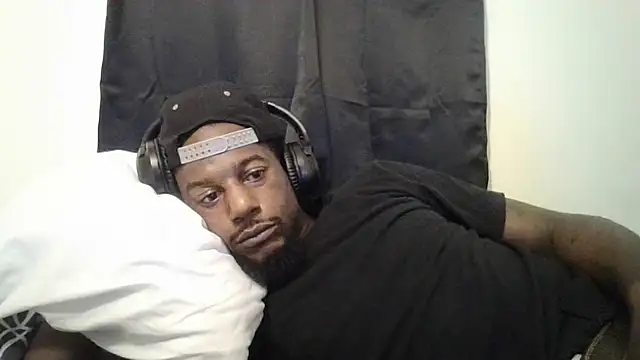 Snapshot of DreamvilleINC chatting on September 9, 2025, 6:13 am DreamvilleINC online show from September 9, 2025, 6:13 am