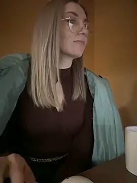 Snapshot of Crazy-Rosa chatting on February 7, 2025, 4:14 pm Crazy-Rosa online show from February 7, 2025, 4:14 pm