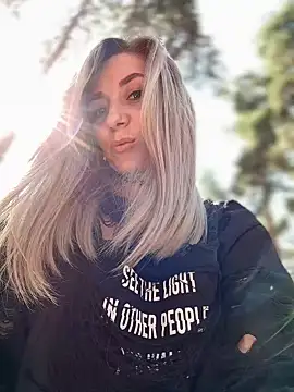 Snapshot of Crazy-Rosa chatting on March 20, 2025, 6:08 am Crazy-Rosa online show from March 20, 2025, 6:08 am