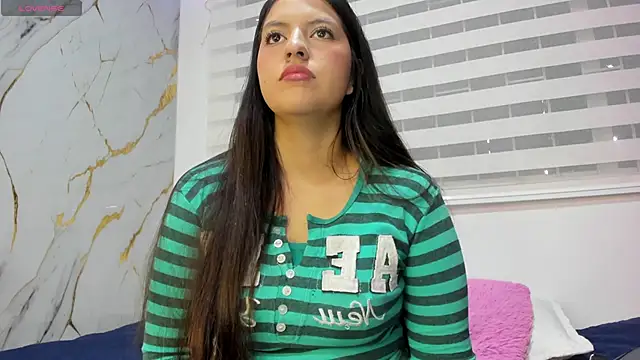 Sophie Petit online show from December 5, 2024, 12:22 pm