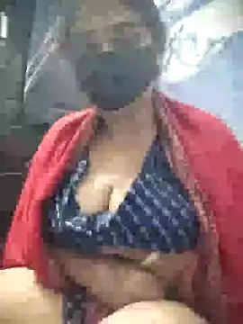 Snapshot of kirti__arora chatting on December 7, 2024, 11:01 pm kirti arora online show from December 7, 2024, 11:01 pm