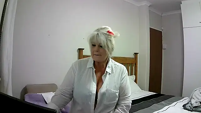 Miahotmilf online show from December 24, 2024, 7:44 pm