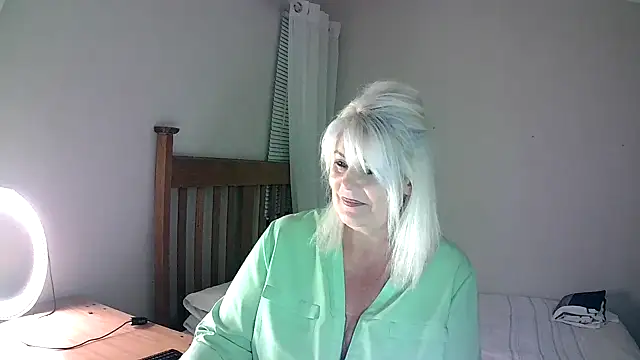 Miahotmilf online show from February 4, 2025, 7:11 pm