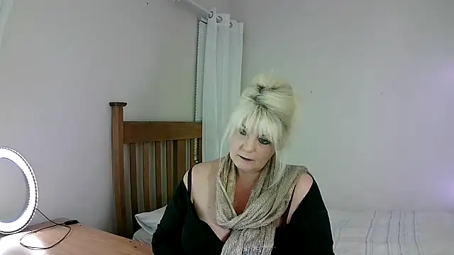 Miahotmilf online show from March 22, 2025, 6:36 pm