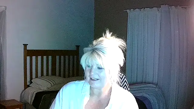 Miahotmilf online show from November 7, 2025, 9:04 pm