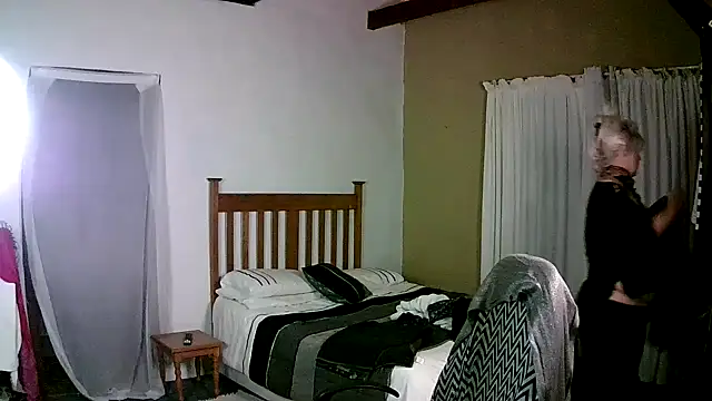 Miahotmilf online show from November 15, 2025, 10:04 pm