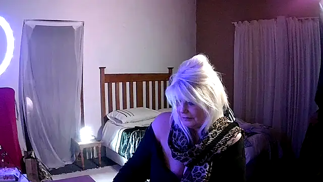 Miahotmilf online show from January 12, 2026, 8:03 pm