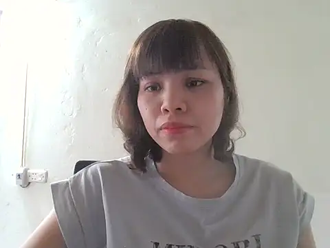 Angela-Eira online show from December 18, 2025, 9:04 am