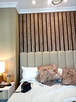 MonicaMoret online show from March 1, 2025, 3:38 pm