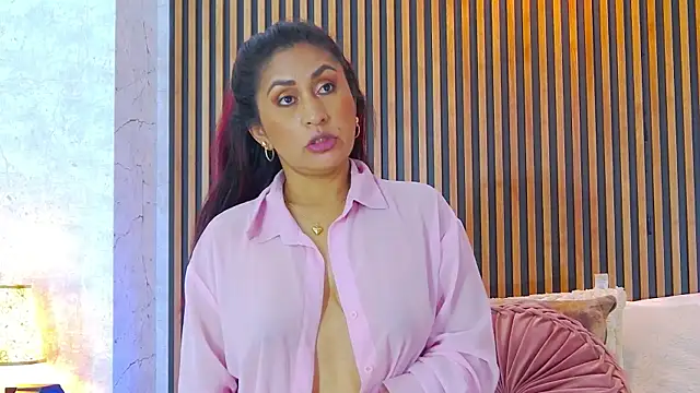 MonicaMoret online show from October 3, 2025, 12:57 pm