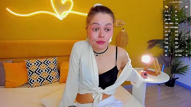 Kelly Cuutie online show from March 13, 2026, 1:34 am