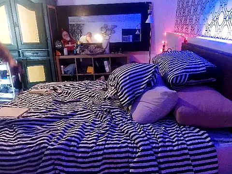 Snapshot of RawRyder8 chatting on September 17, 2025, 2:02 am RawRyder8 online show from September 17, 2025, 2:02 am