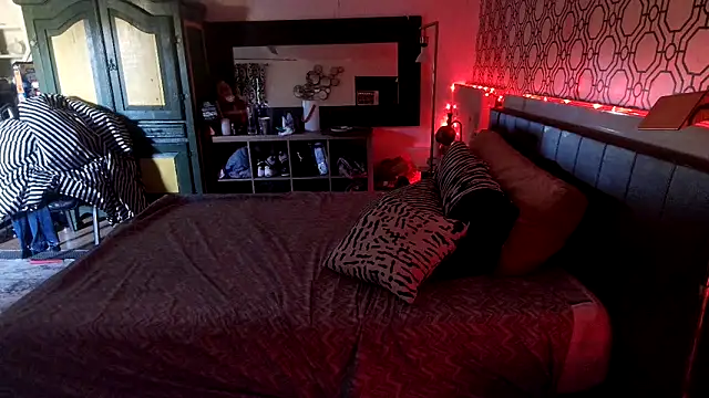 Snapshot of RawRyder8 chatting on October 6, 2025, 11:35 pm RawRyder8 online show from October 6, 2025, 11:35 pm