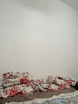 Dulce000000 online show from May 17, 2026, 1:25 am