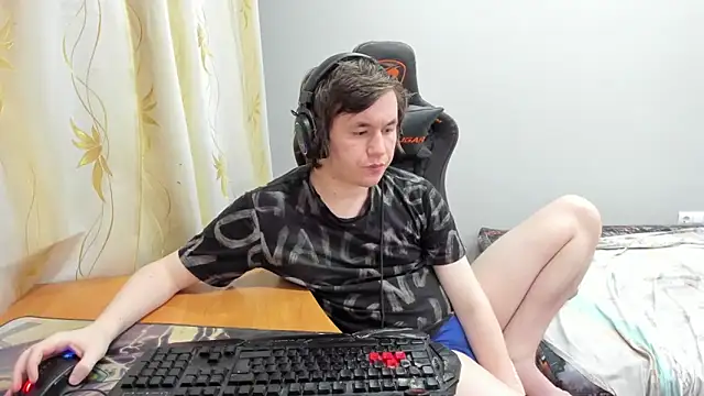 iliaskrislove online show from April 7, 2026, 4:07 pm