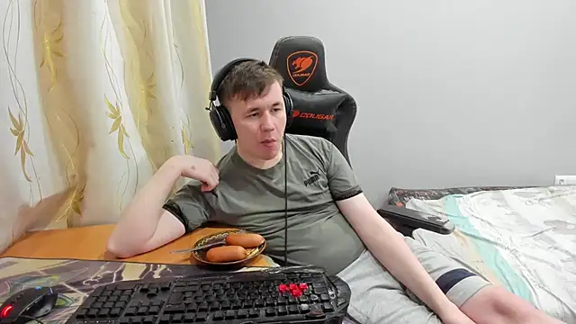 iliaskrislove online show from April 25, 2026, 9:45 pm