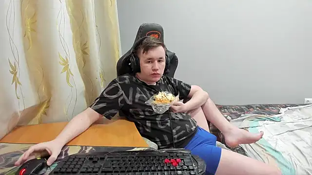 iliaskrislove online show from April 30, 2026, 9:19 pm