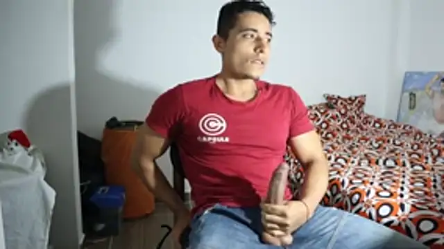 Snapshot of SeanToro chatting on December 17, 2025, 4:24 pm SeanToro online show from December 17, 2025, 4:24 pm