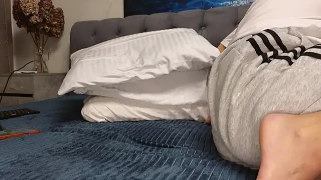 Strip-Lady online show from March 19, 2026, 2:21 pm