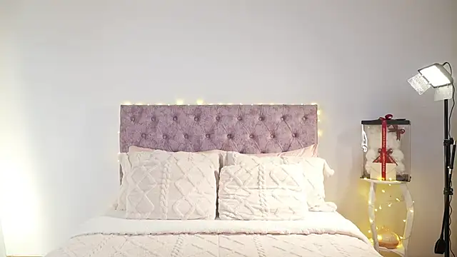 Snapshot of samantha_evans2 chatting on February 18, 2026, 12:06 am samantha evans2 online show from February 18, 2026, 12:06 am