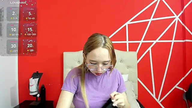 Liaroberts1 online show from January 8, 2025, 12:05 pm