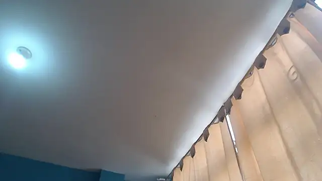 Liaroberts1 online show from February 26, 2025, 2:57 pm