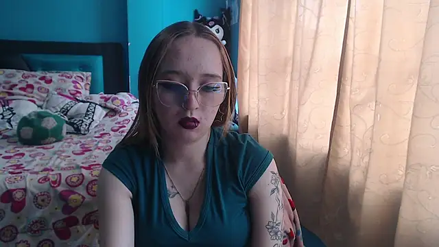 Liaroberts1 online show from March 4, 2025, 2:53 pm