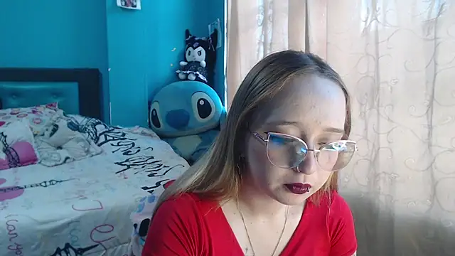 Liaroberts1 online show from March 22, 2025, 12:04 pm