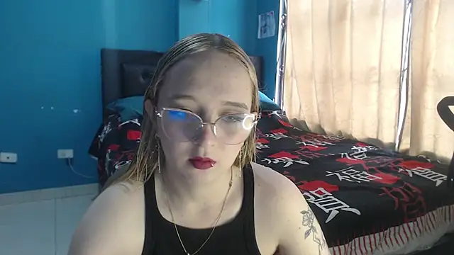 Liaroberts1 online show from September 20, 2025, 11:55 am