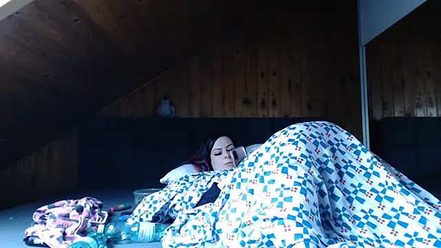 BoeseMoni1998 online show from October 28, 2025, 2:31 pm