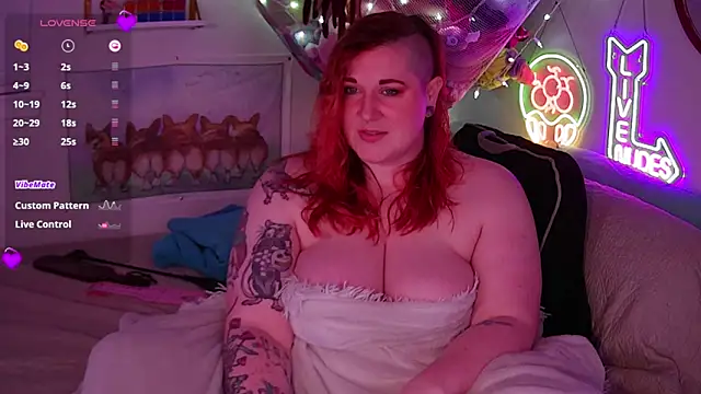 opalreigning online show from October 14, 2025, 7:42 am