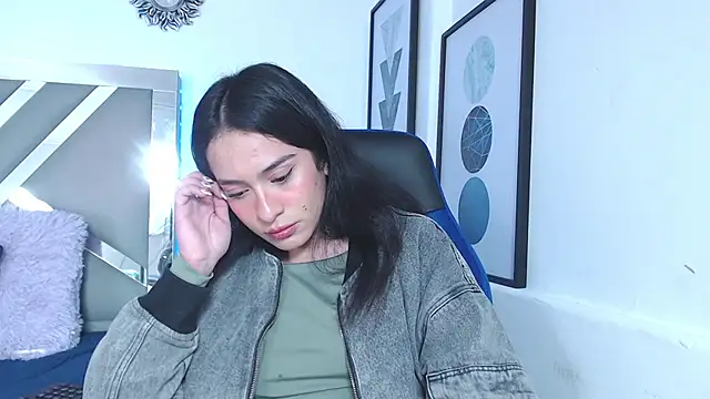 Snapshot of ZaraDames_ chatting on December 22, 2024, 5:34 am ZaraDames  online show from December 22, 2024, 5:34 am