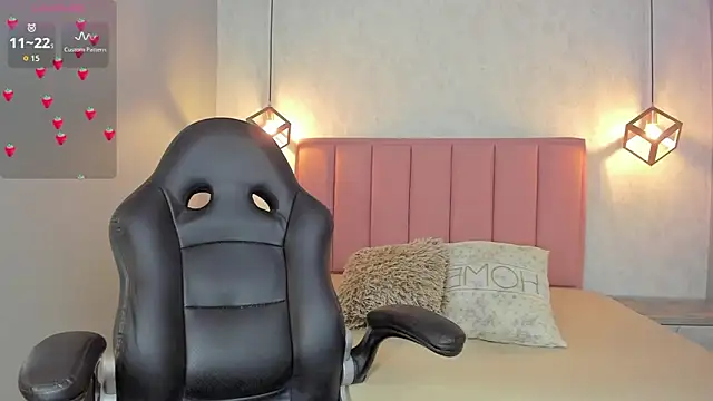 SUNNYCYRUS online show from February 5, 2026, 12:32 pm