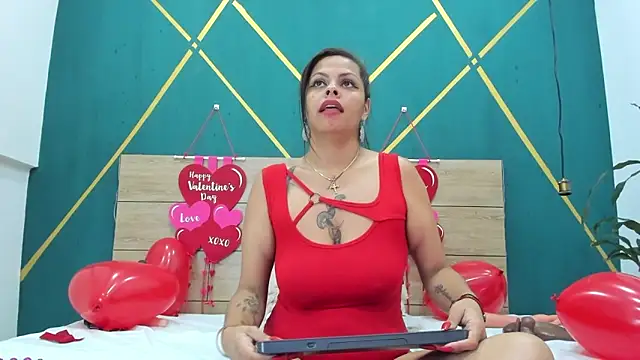 Snapshot of Luna_smit08 chatting on February 15, 2025, 2:04 am Luna smit08 online show from February 15, 2025, 2:04 am