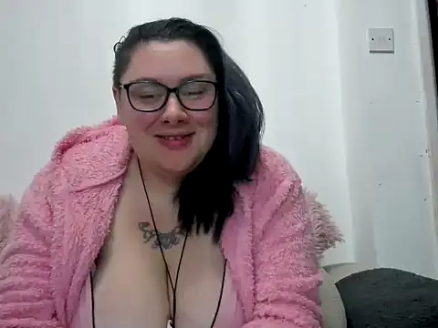 Snapshot of Bustycurves chatting on September 24, 2025, 11:41 pm Bustycurves online show from September 24, 2025, 11:41 pm