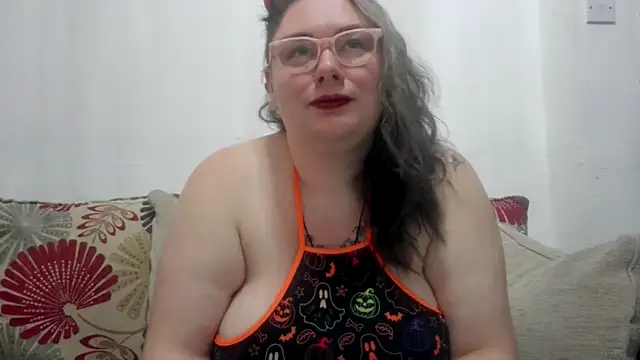 Snapshot of Bustycurves chatting on October 24, 2025, 9:33 pm Bustycurves online show from October 24, 2025, 9:33 pm