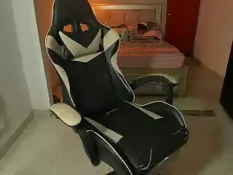 Snapshot of naomi_berckley chatting on March 19, 2025, 9:38 am naomi berckley online show from March 19, 2025, 9:38 am