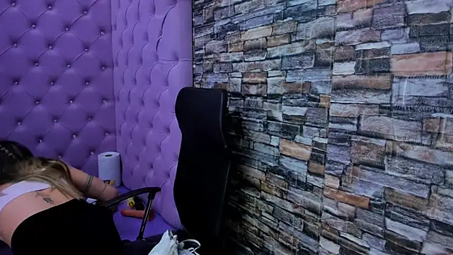 Snapshot of celeste_blue69 chatting on December 19, 2024, 2:56 am celeste blue69 online show from December 19, 2024, 2:56 am