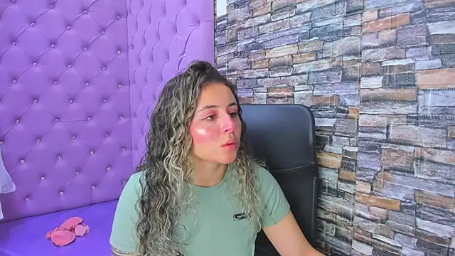 Snapshot of celeste_blue69 chatting on January 9, 2025, 2:22 am celeste blue69 online show from January 9, 2025, 2:22 am