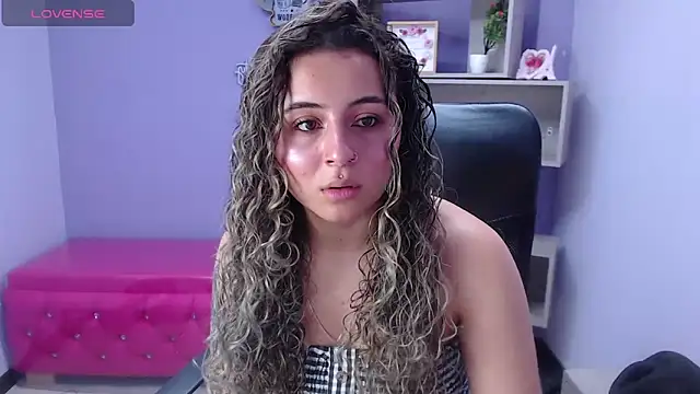 Snapshot of celeste_blue69 chatting on January 17, 2025, 2:50 am celeste blue69 online show from January 17, 2025, 2:50 am